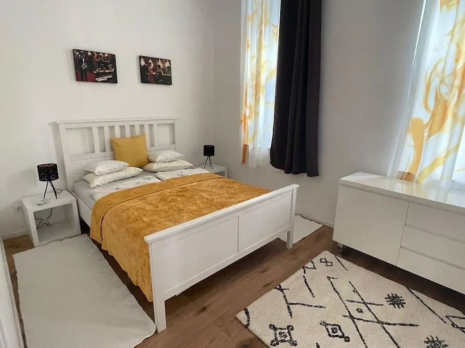 Stilvolle Wohnung Mit Terrasse/Garten Viena